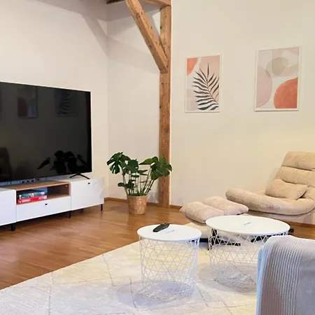 Ludwigshome Luxus - Zentral, 95qm, Whirlpool, Balkon, Smart Tv Apartment Ludwigsburg