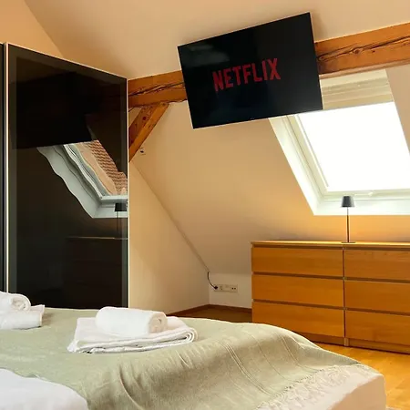 Ludwigshome Luxus - Zentral, 95qm, Whirlpool, Balkon, Smart Tv Apartment Ludwigsburg