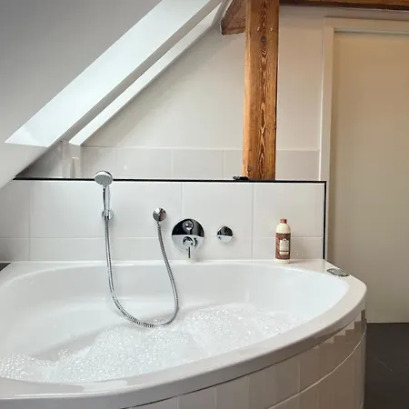 Ludwigshome Luxus - Zentral, 95qm, Whirlpool, Balkon, Smart Tv *