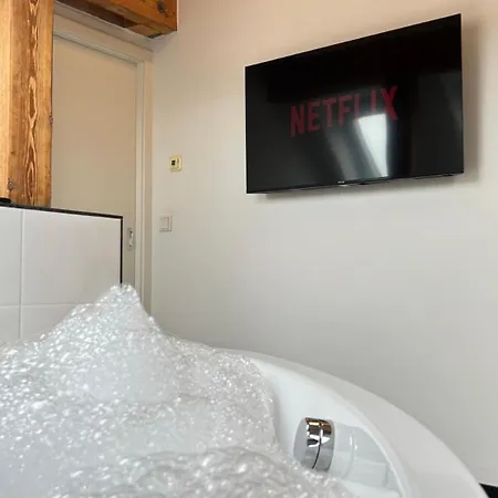 Ludwigshome Luxus - Zentral, 95qm, Whirlpool, Balkon, Smart Tv Appartement